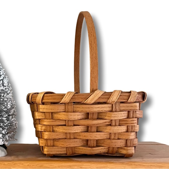 Split Oak Basket Handmade in USA - Picture 1 of 6